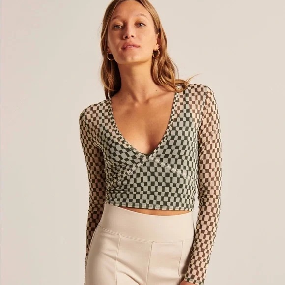 Like New - Abercrombie mesh checkered v neck - Sz S - Picture 1 of 2